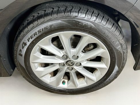 Used 2021 Toyota Corolla LE w/ LE Convenience Package FWD image 11