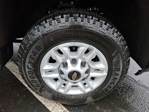 Certified 2024 Chevrolet Silverado 2500 LT image 9