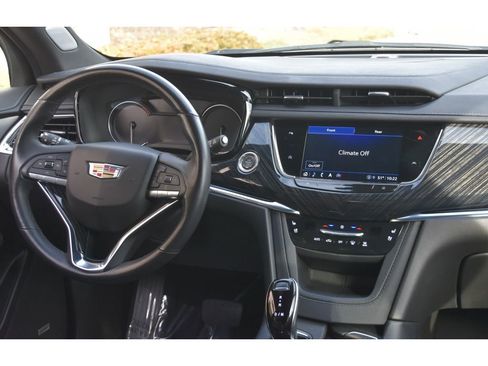 Used 2025 Cadillac XT6 Premium Luxury image 18