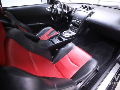 Used 2005 Nissan 350Z Touring image 12