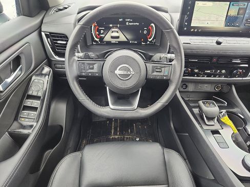 Used 2024 Nissan Rogue SL image 10