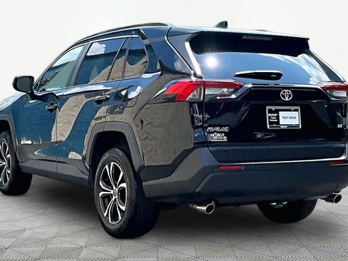 Used 2021 Toyota RAV4 LE FWD image 12