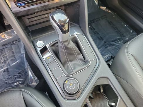Used 2024 Volkswagen Tiguan SE AWD/4WD image 29