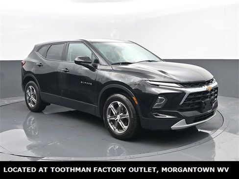Used 2023 Chevrolet Blazer LT image 3