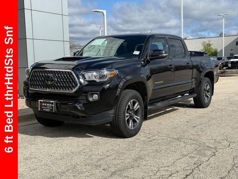 Used 2019 Toyota Tacoma TRD Sport w/ TRD Premium Sport Package AWD/4WD image 7