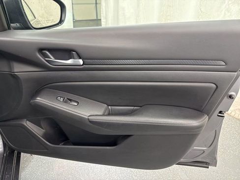Used 2024 Nissan Altima 2.5 SV FWD image 14