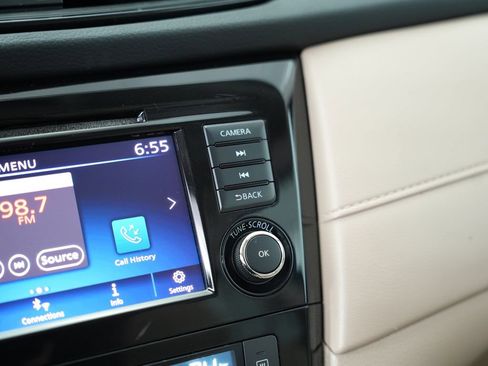 Used 2018 Nissan Rogue SV image 23