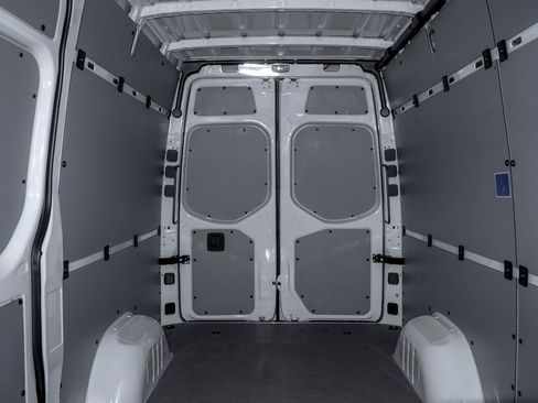 Used 2026 Mercedes-Benz Sprinter 2500 image 18
