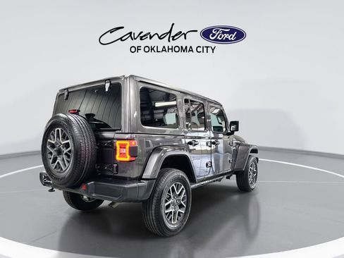 Used 2025 Jeep Wrangler Unlimited Sahara AWD/4WD image 8