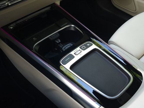 Used 2025 Mercedes-Benz EQB 300 4MATIC image 65