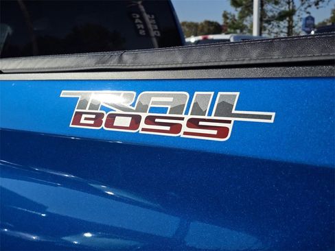 Used 2023 Chevrolet Silverado 1500 LT Trail Boss w/ LPO, Dark Essentials Package image 9