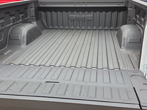 New 2026 GMC Sierra 1500 SLT image 7