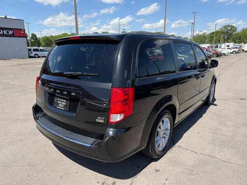 Used 2016 Dodge Grand Caravan SXT FWD image 3