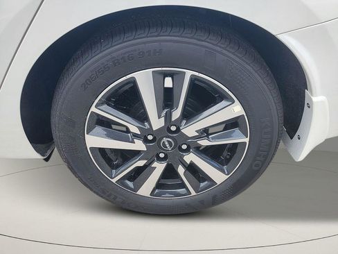 New 2025 Nissan Versa SV w/ Trunk Package FWD image 12