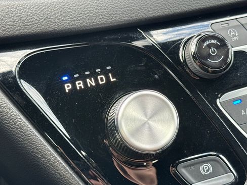 Used 2025 Chrysler Voyager LX image 21