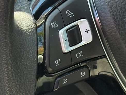 Used 2018 Volkswagen Tiguan S image 20