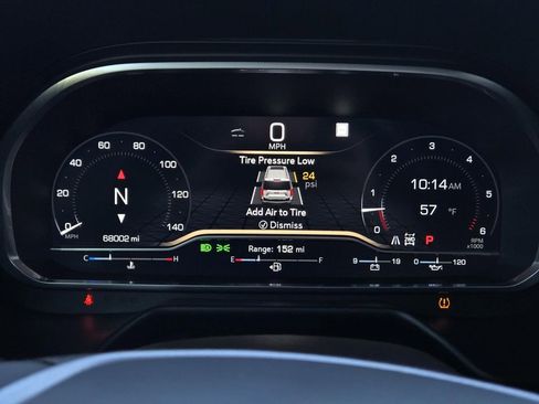 Used 2023 GMC Yukon XL SLT w/ SLT Luxury Package image 9