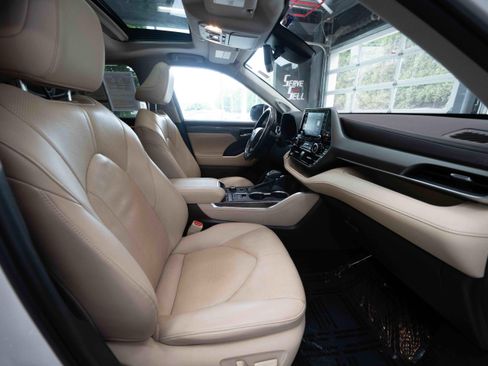 Used 2020 Toyota Highlander Limited AWD/4WD image 27