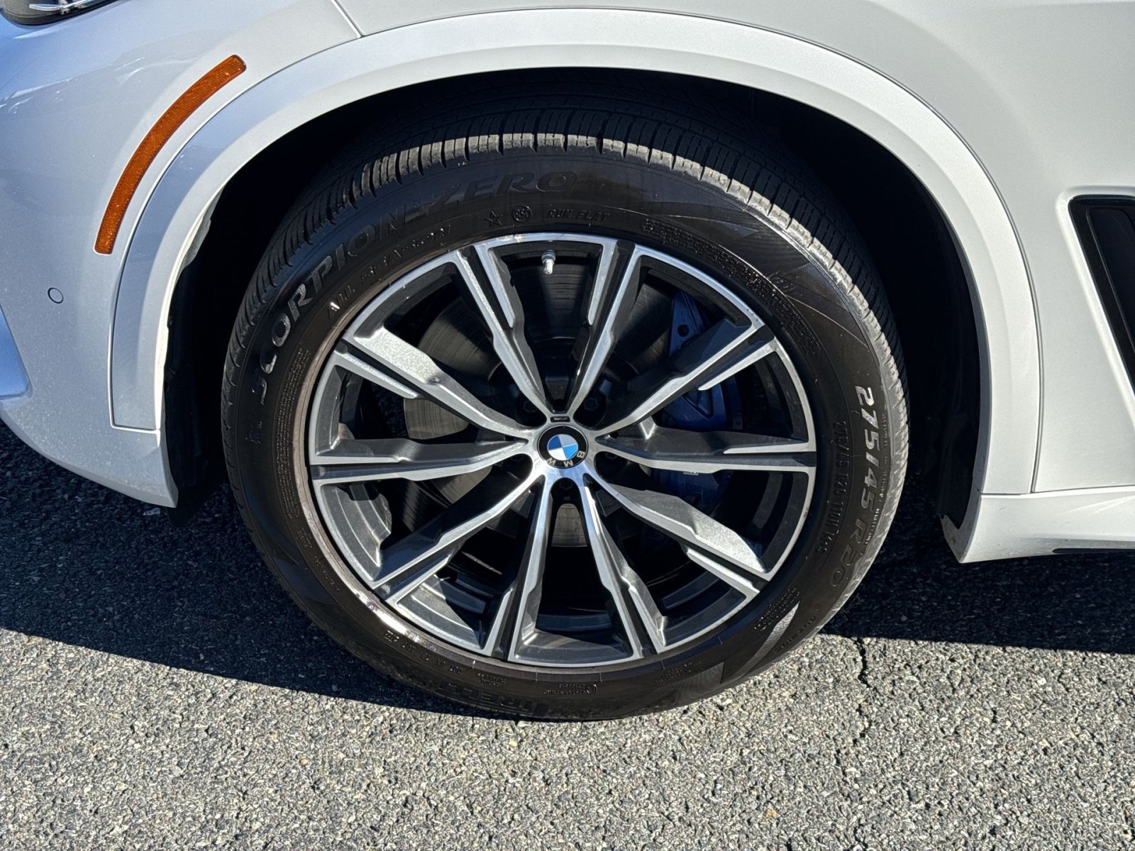 Used 2022 BMW X5 xDrive40i w/ M Sport Package AWD/4WD image 13