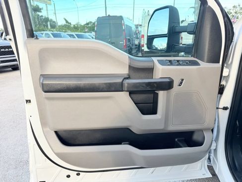 Used 2019 Ford F550 4x4 Crew Cab image 9