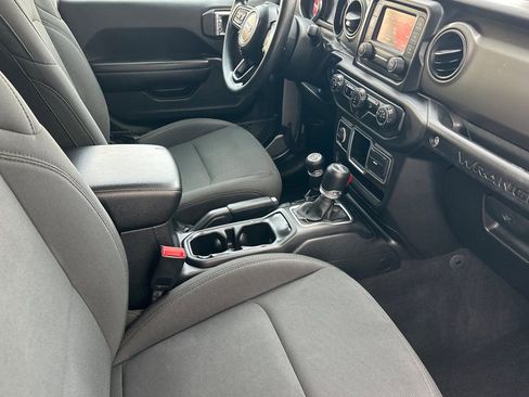 Used 2018 Jeep Wrangler Unlimited Sport AWD/4WD image 16