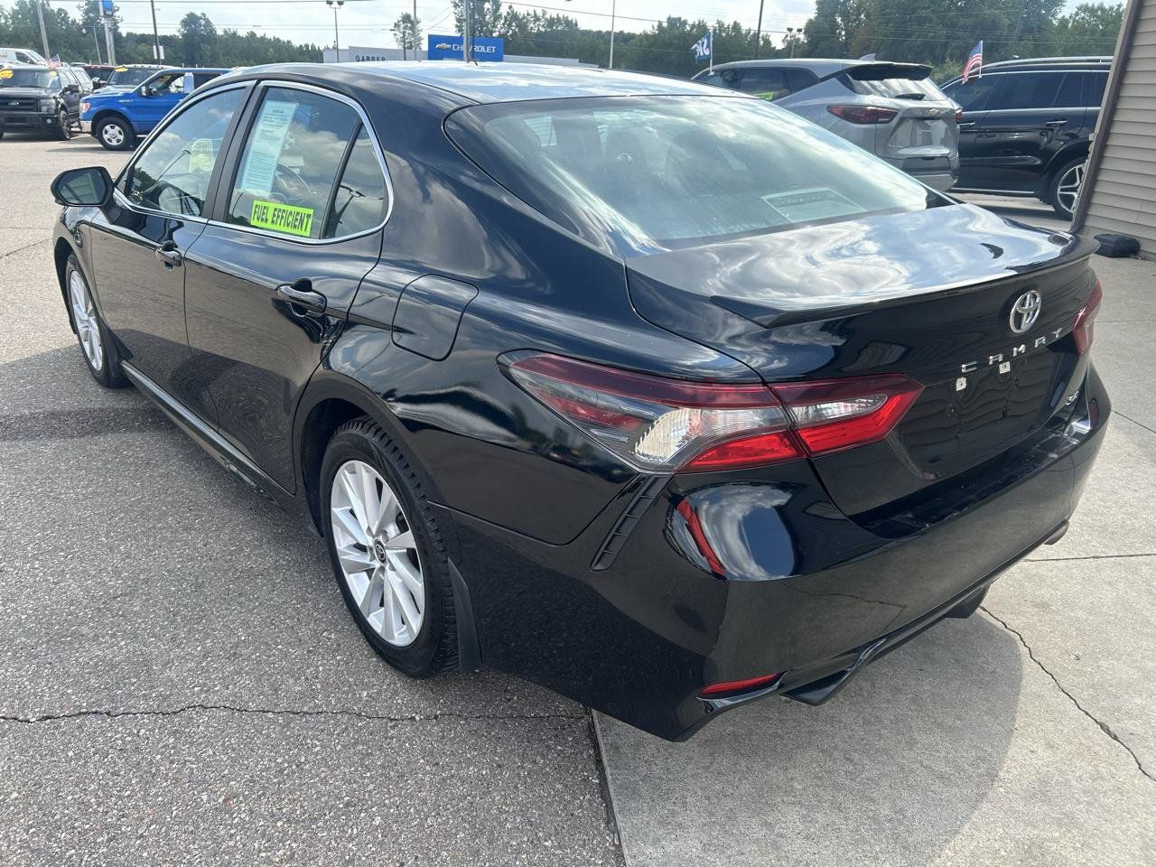 Used 2022 Toyota Camry SE FWD image 9