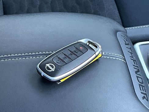 Used 2025 Nissan Pathfinder SV w/ SV Premium Package image 25