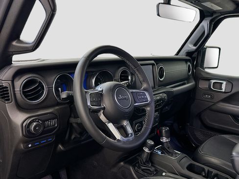 Used 2022 Jeep Wrangler Unlimited Sahara AWD/4WD image 18