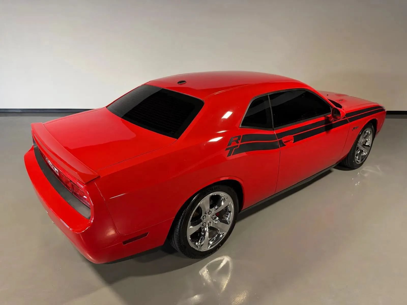 Used 2014 Dodge Challenger R/T RWD image 31
