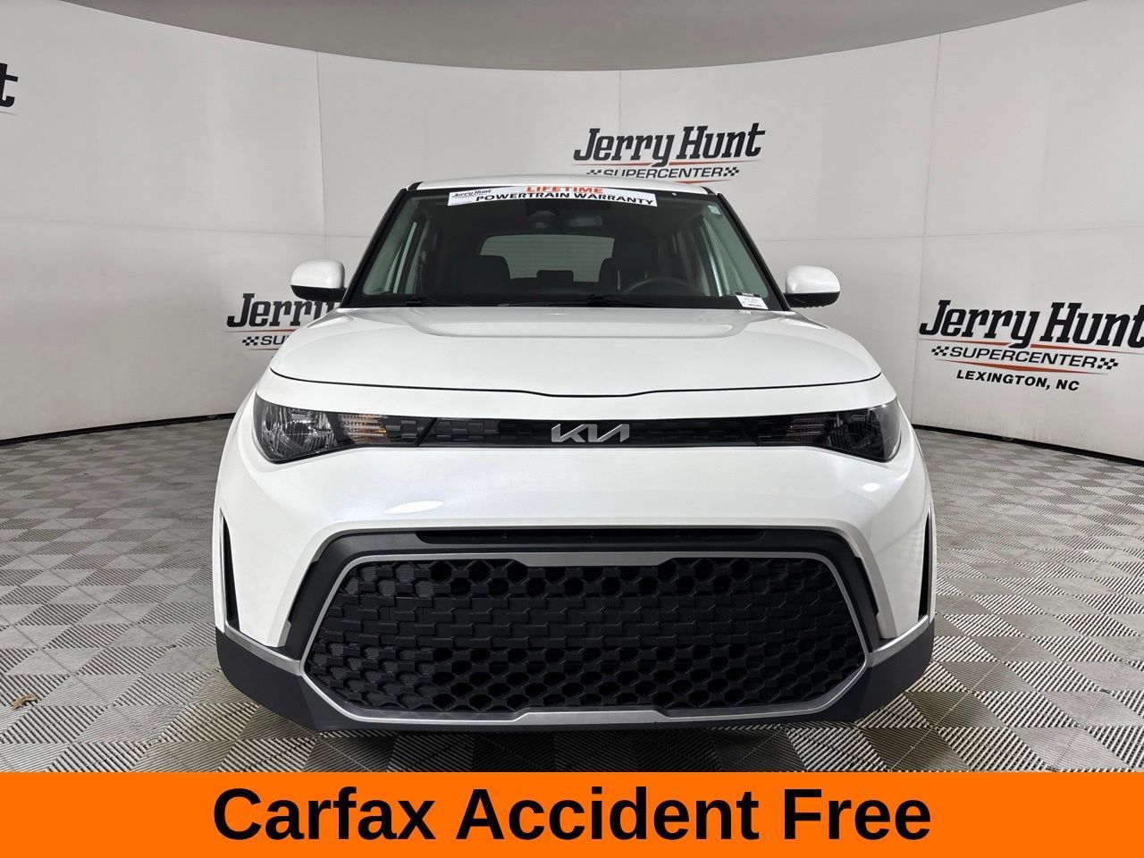 Used 2025 Kia Soul LX w/ LX Technology Package FWD image 3