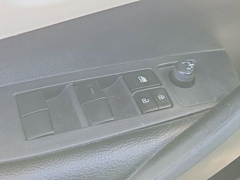 Used 2022 Toyota Corolla LE image 19