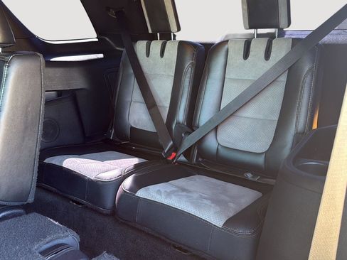 Used 2017 Ford Explorer XLT w/ Equipment Group 202A image 21