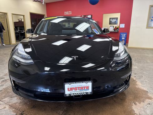 Used 2019 Tesla Model 3 Standard Range Plus image 2