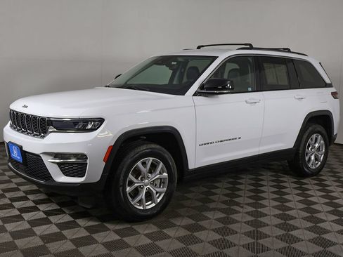 Used 2023 Jeep Grand Cherokee Limited AWD/4WD image 10