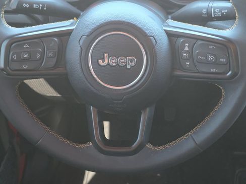 Used 2024 Jeep Gladiator Sport AWD/4WD image 14