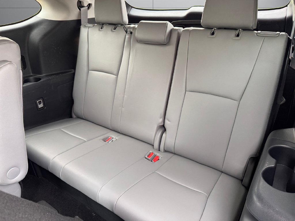 Used 2023 Toyota Highlander XLE AWD/4WD image 16