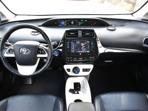 Used 2016 Toyota Prius Four Touring w/ Premium Convenience Package FWD image 11