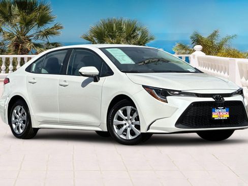 Used 2020 Toyota Corolla LE w/ Carpet Mat Package (TMS) image 2