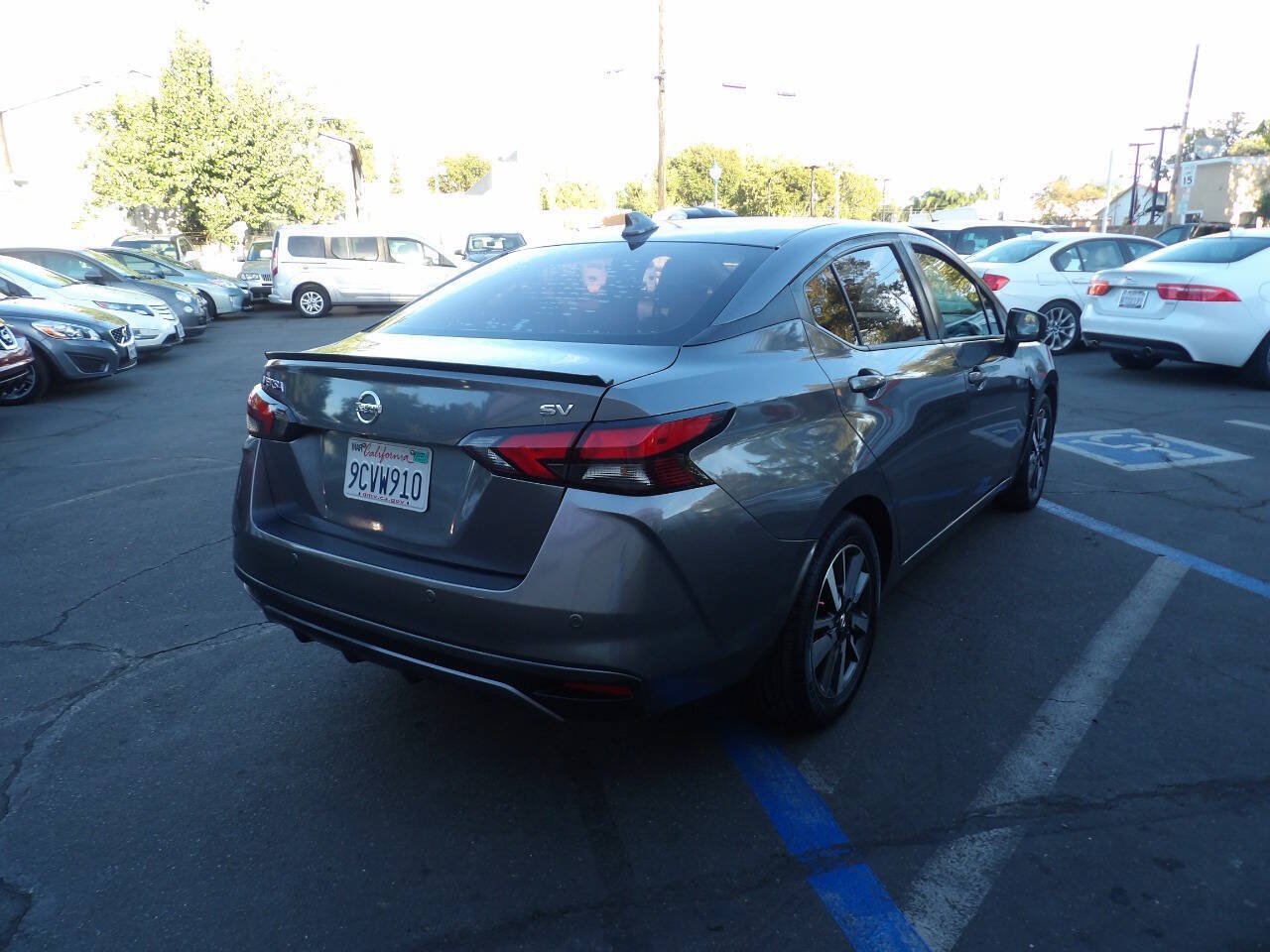 Used 2020 Nissan Versa SV FWD image 3