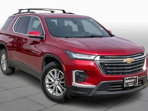 Used 2023 Chevrolet Traverse LT image 3