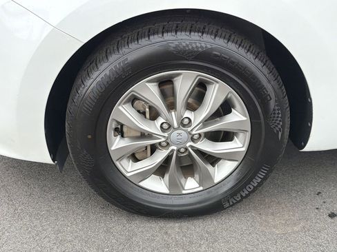 Used 2021 Kia Sedona LX image 32