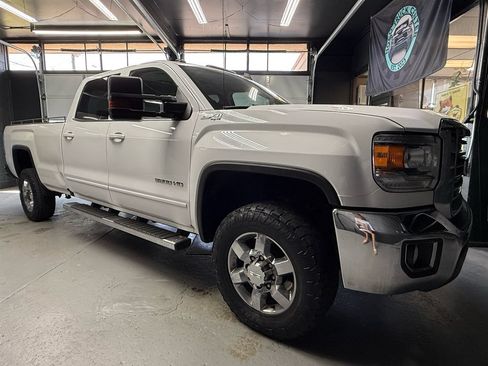 Used 2018 GMC Sierra 2500 SLE w/ HD SLE Preferred Plus Package AWD/4WD image 3