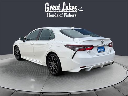 Used 2023 Toyota Camry SE image 3