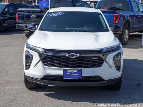 Used 2024 Chevrolet Trax RS w/ Driver Confidence Package FWD image 2