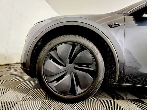 Used 2026 Tesla Model Y 2WD image 8