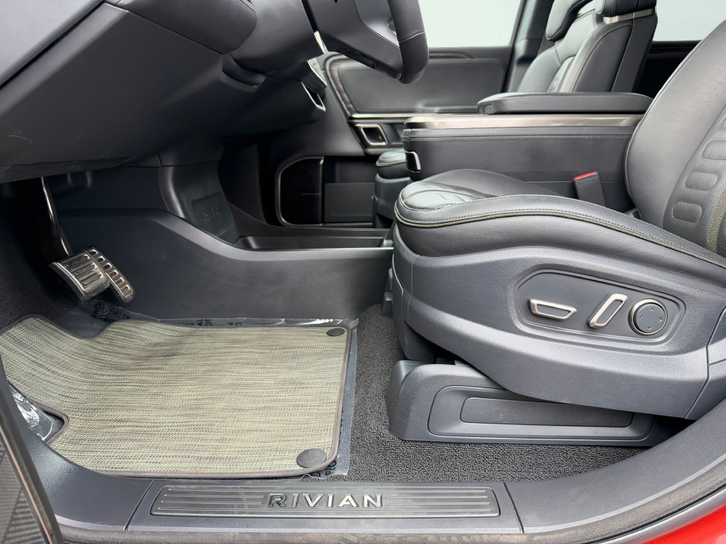 Used 2022 Rivian R1S Launch Edition Quad AWD/4WD image 37