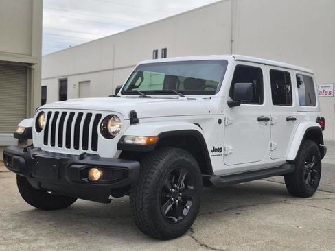 Used 2023 Jeep Wrangler Unlimited Sahara image 9