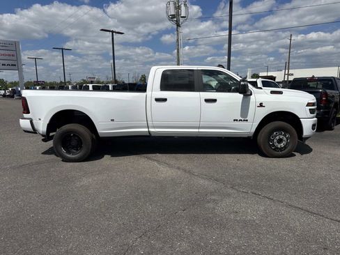 New 2026 RAM 3500 Big Horn AWD/4WD image 6