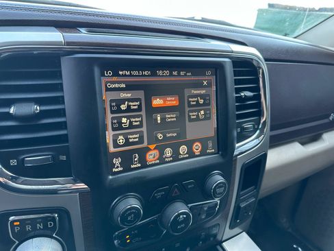 Used 2017 RAM 1500 Laramie RWD image 39