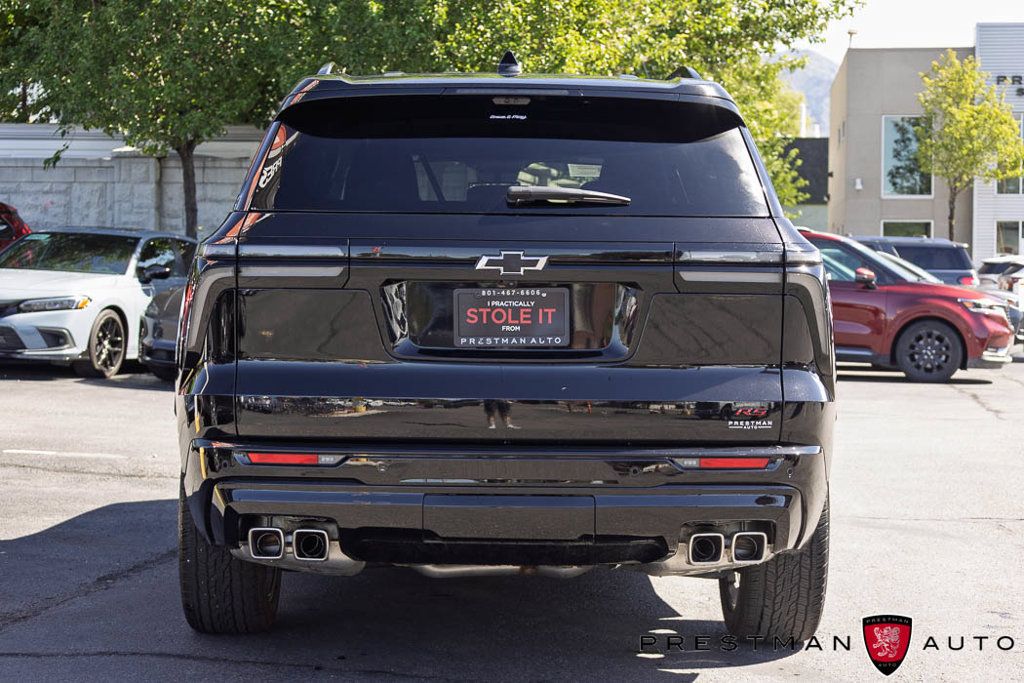 Used 2025 Chevrolet Traverse RS FWD image 19